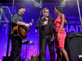Haïti - Social : Une jeune haïtienne de 20 ans chante avec le Groupe U2