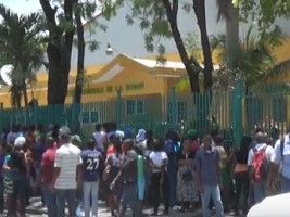 Haïti - Économie : Des milliers de travailleurs du textile descendent dans la rue