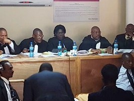 Haiti - Elections : The protesters try to challenge the electoral judges