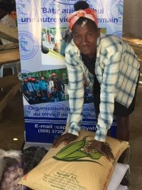 Haïti - Économie : L’OIM aide des centaines d’haïtiens de retour de RD à avoir un petit commerce