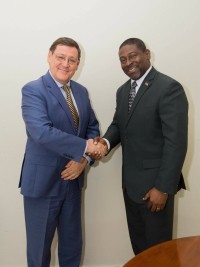 Haïti - Politique : Le sort des 130,000 haïtiens illégaux au Chili à l’agenda du Ministre de l’intérieur