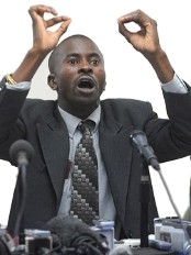 Haiti - Justice : The Commissioner Sénatus conducts the hearing of people arrested, Friday