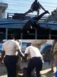 Haïti - FLASH : Violence extrême, 4 policiers battent à mort un citoyen haïtien